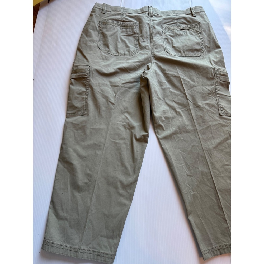 Chicos Cargo Pants Sage Green Straight Leg Stretch Size 3 US 16 Utility